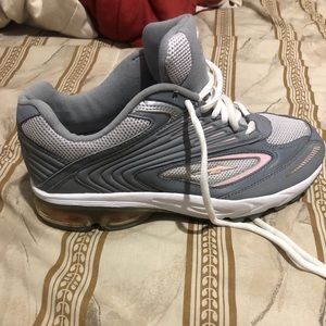 Avis woman’s shoes
